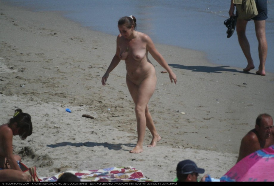 Voyeur - some pics from costinest nudist beach