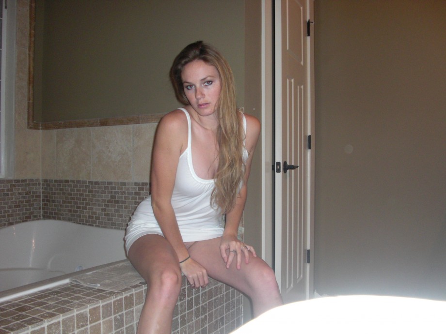 Nice girlfriend possing in bathroom