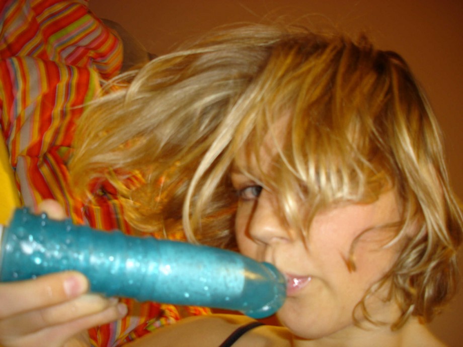 Amateur blonde dildoteen