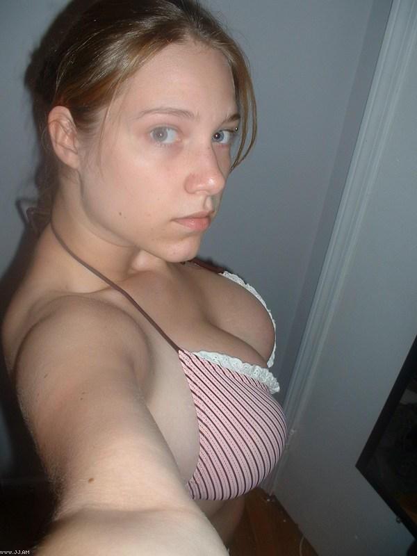 A hot redhead amateur with big boob\\\'s 