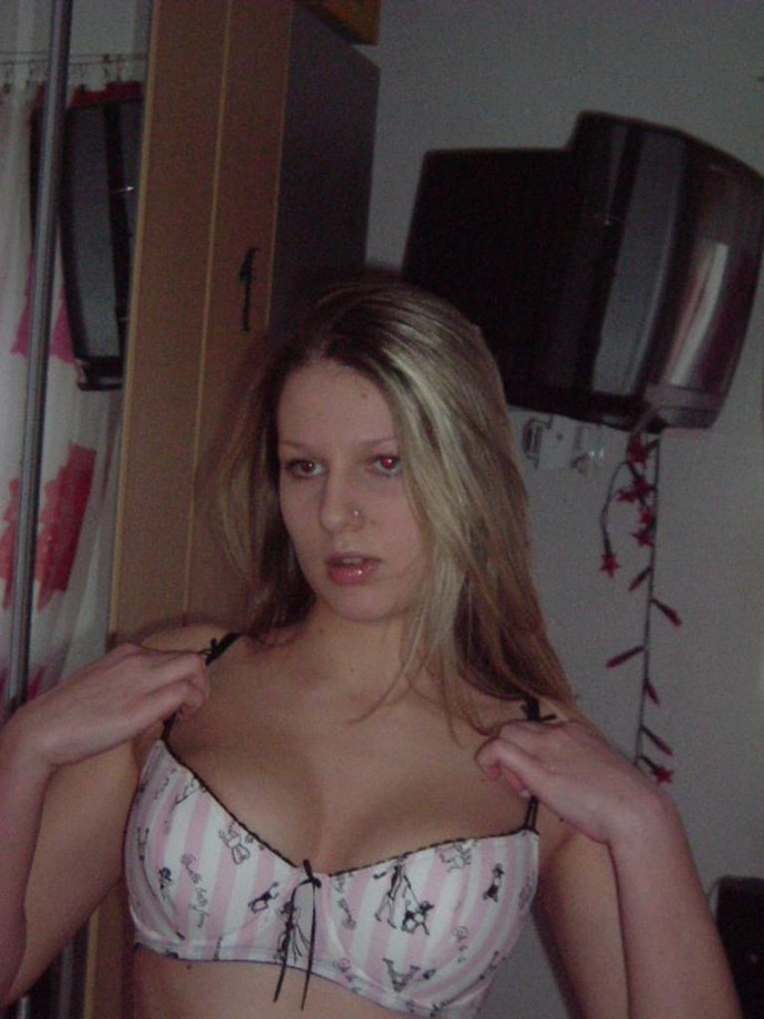 A hot blond amateur girl 