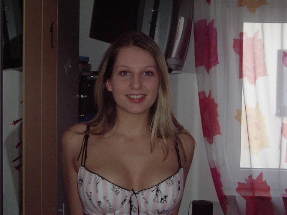 A hot blond amateur girl 