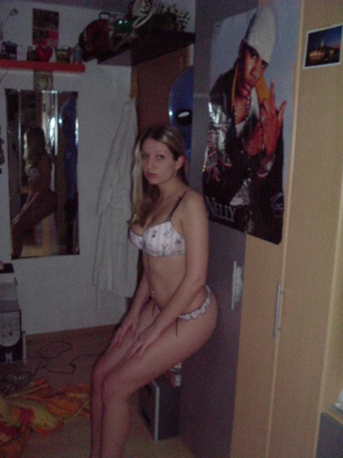 A hot blond amateur girl 