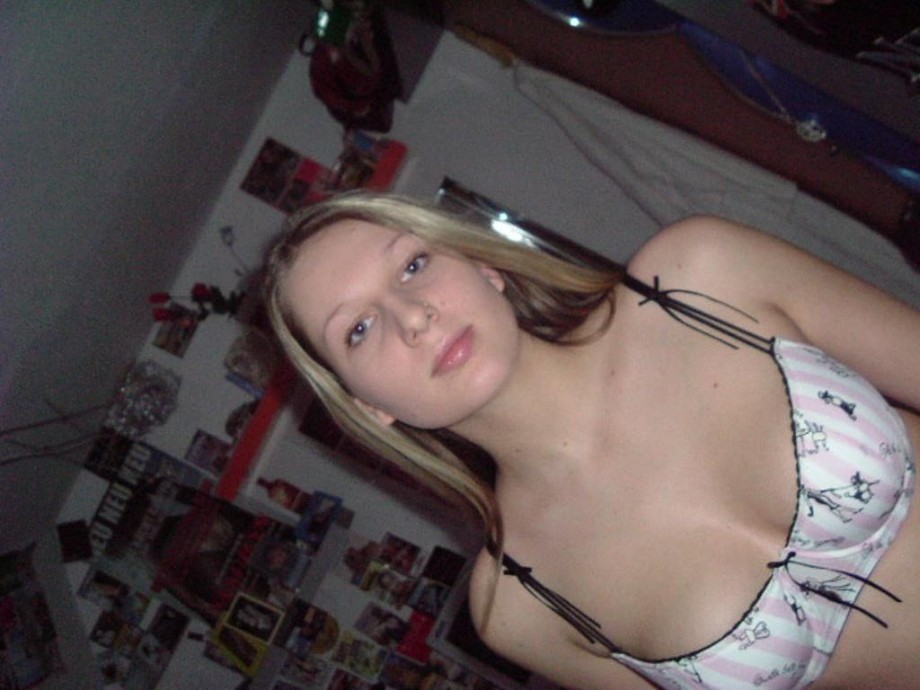 A hot blond amateur girl 