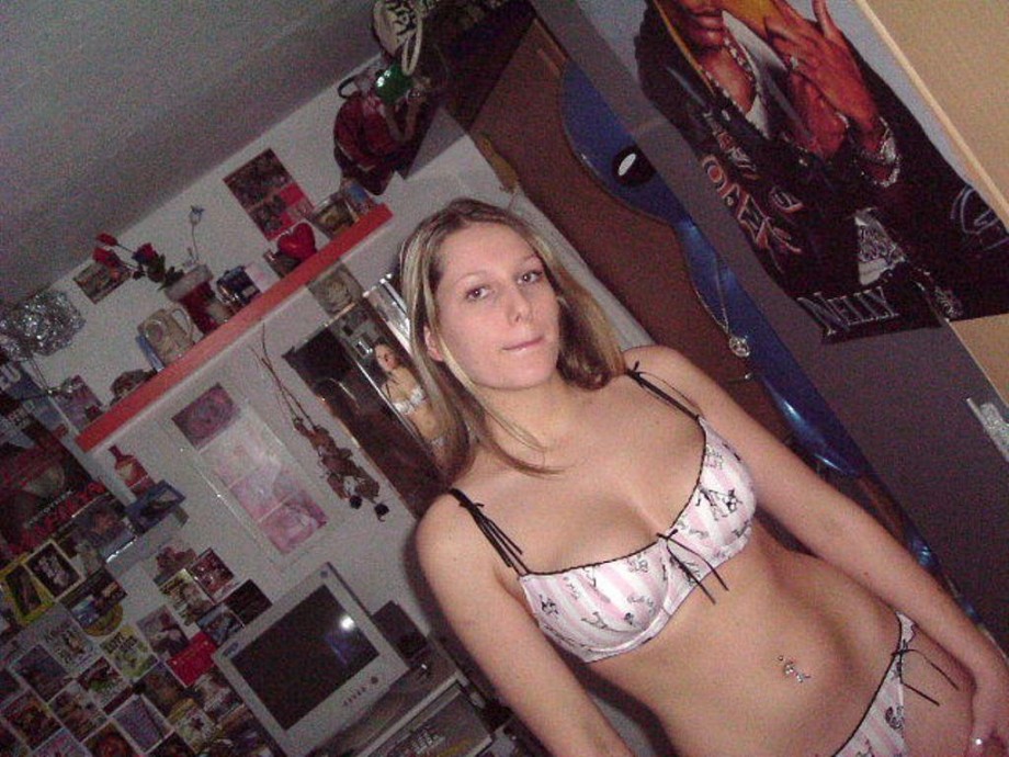 A hot blond amateur girl 