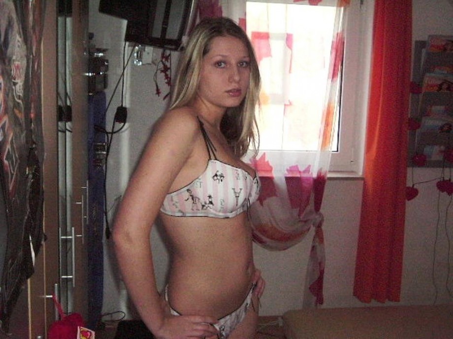 A hot blond amateur girl 