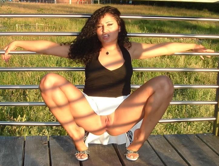 Outdoor - amateur latina milf