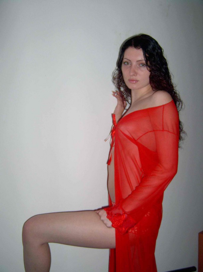 Amateur girlfriend in red underwear