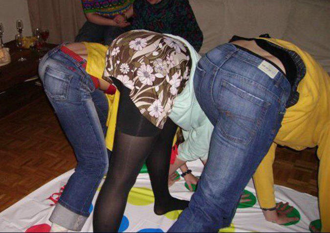 Amateurs girl play sexy twister