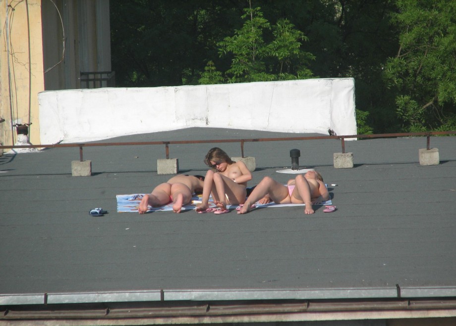 Spycam - nude girls on the roof