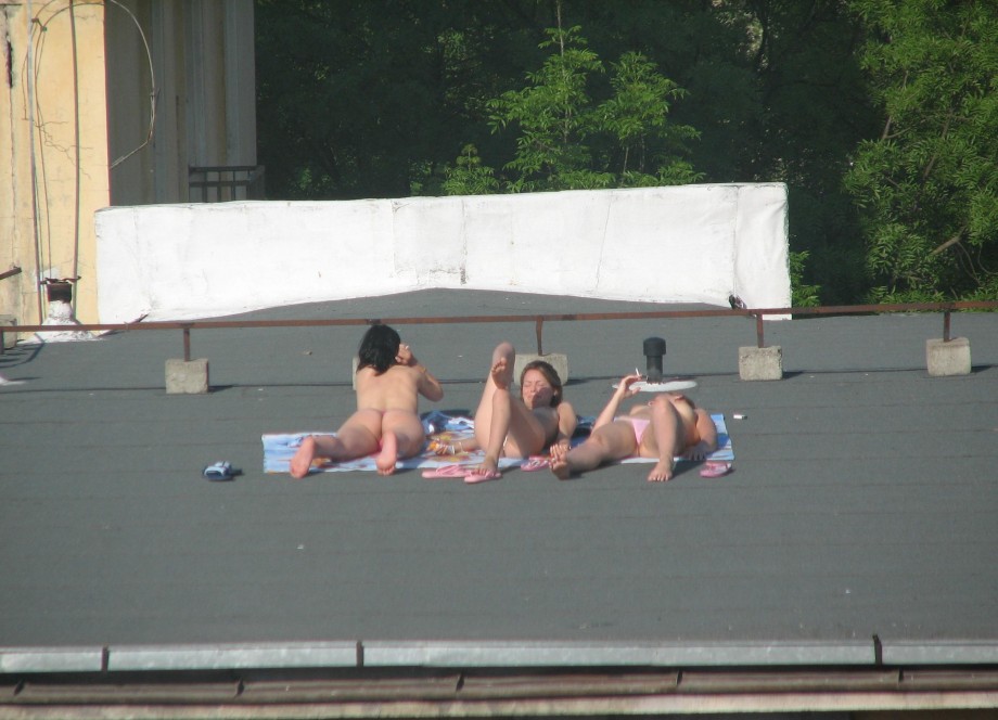 Spycam - nude girls on the roof