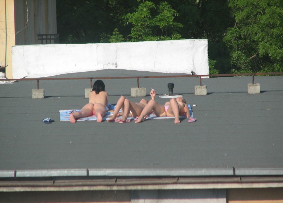 Spycam - nude girls on the roof