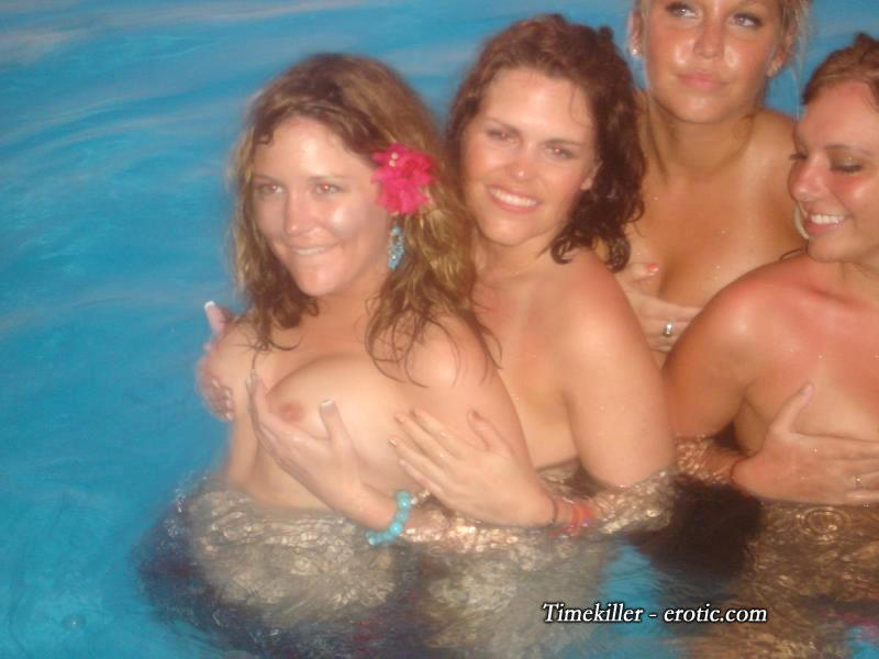 Amateurs young girl and party in a pool 01 