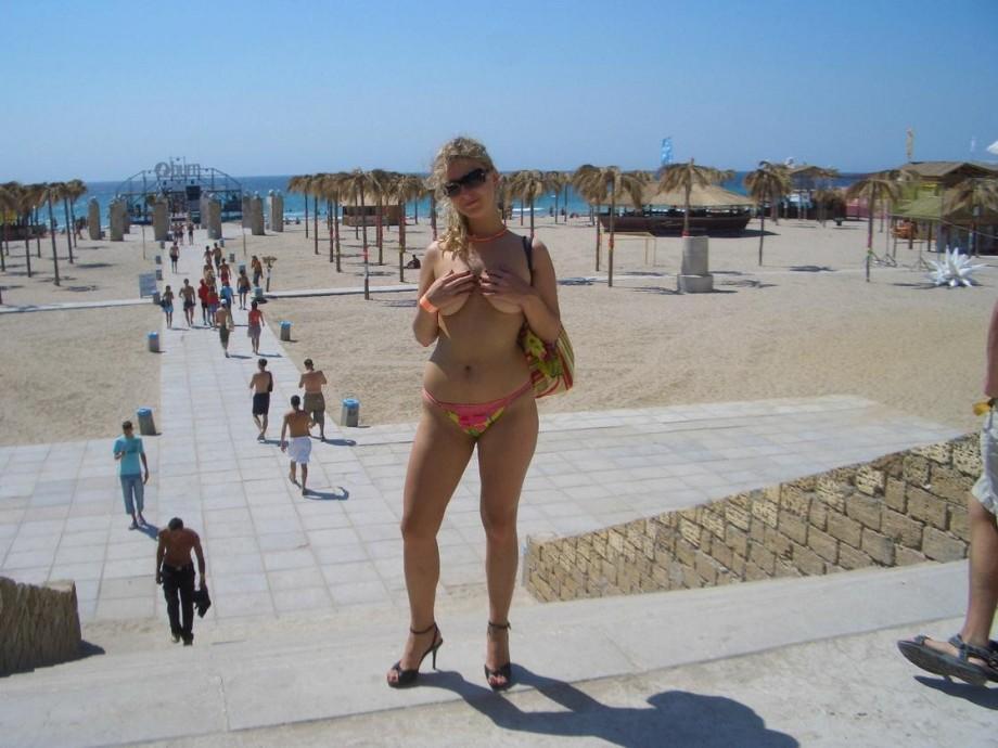 Russian amateur girl serie 264 - beach