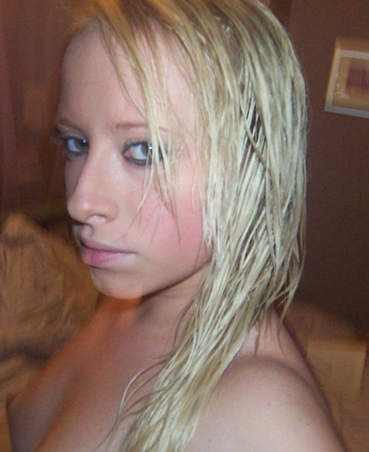 Hot blonde teenslut