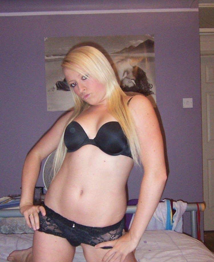 Hot blonde teenslut