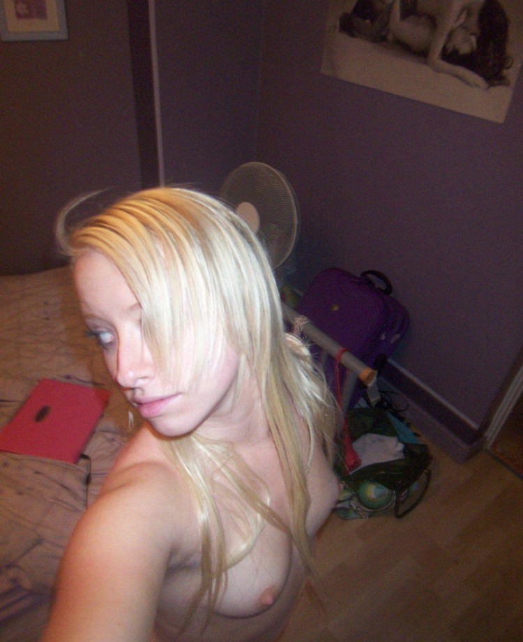 Hot blonde teenslut