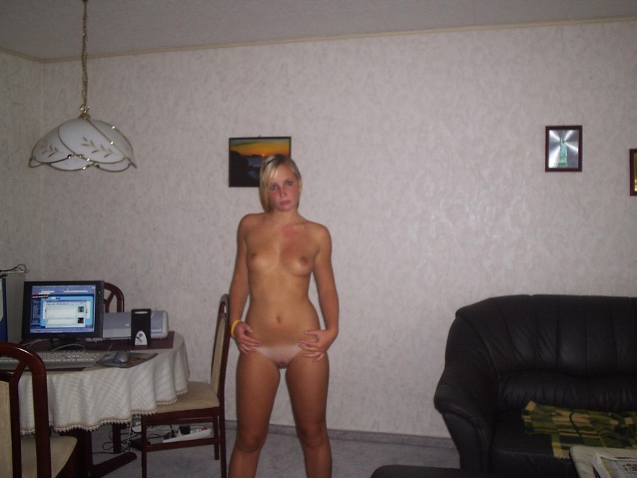 Blonde cutie teen posing 