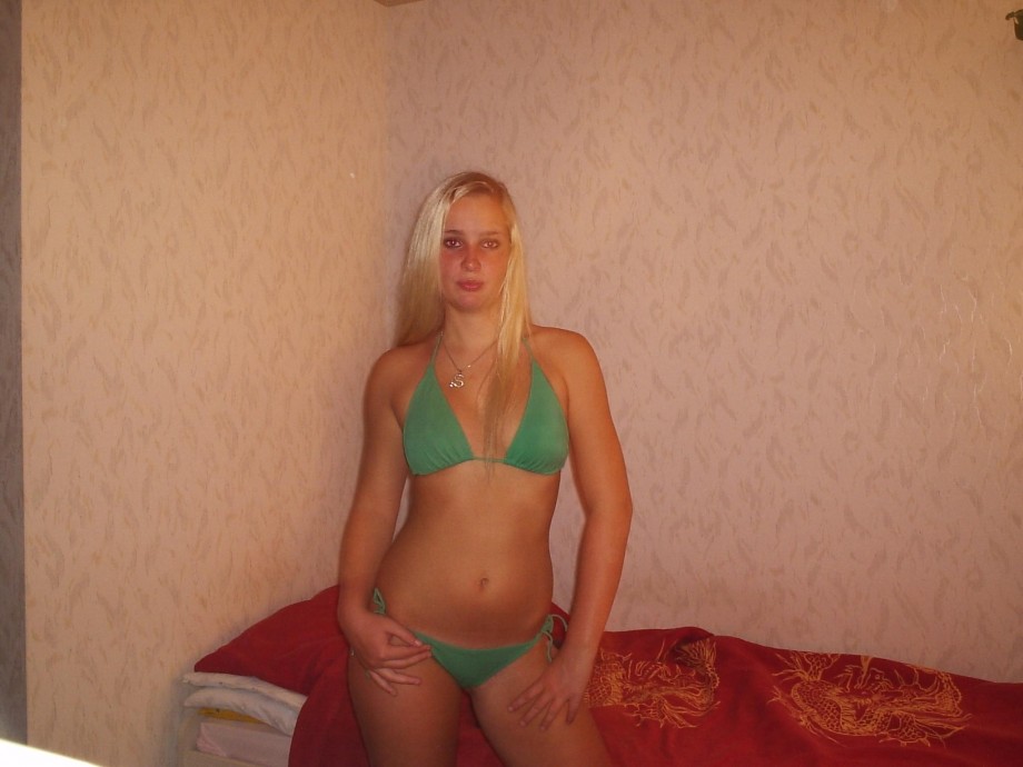 Blonde cutie teen posing 