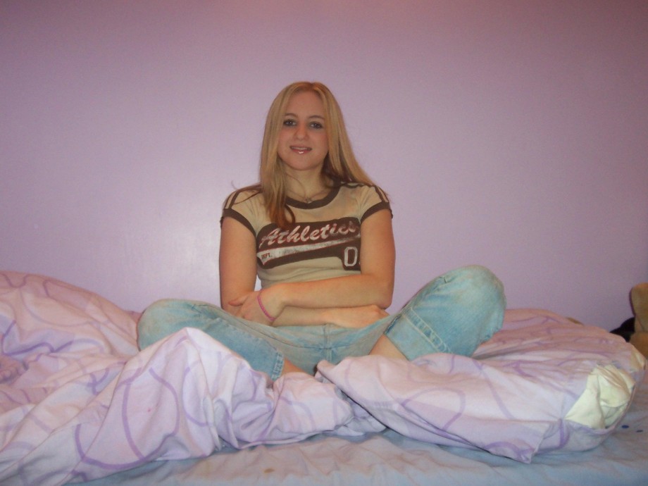 Dirty blonde teen bares all 