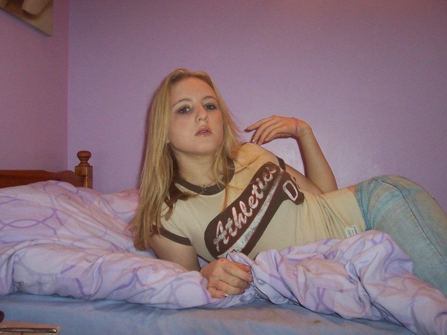 Dirty blonde teen bares all 