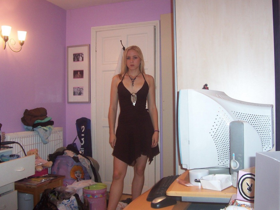 Dirty blonde teen bares all 