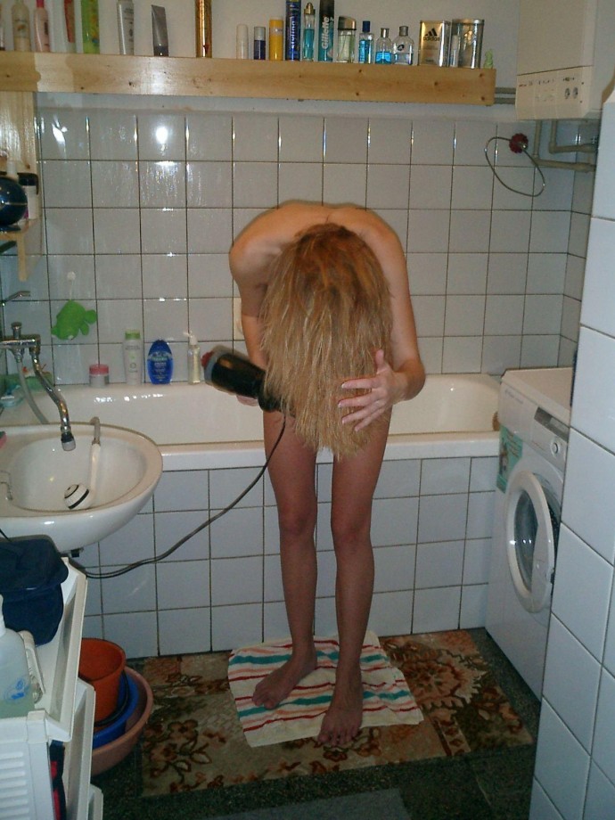 Amateur girl getting ready