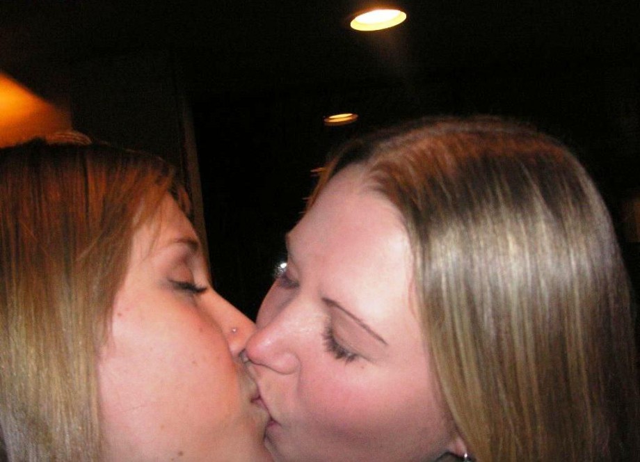 Amateur lesbian kisses 01