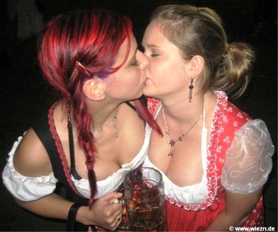 Amateur lesbian kisses 02