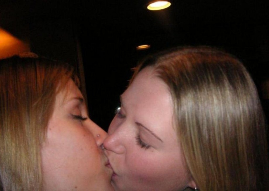 Amateur lesbian kisses 03