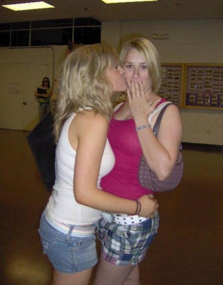 Amateur lesbian kisses 03