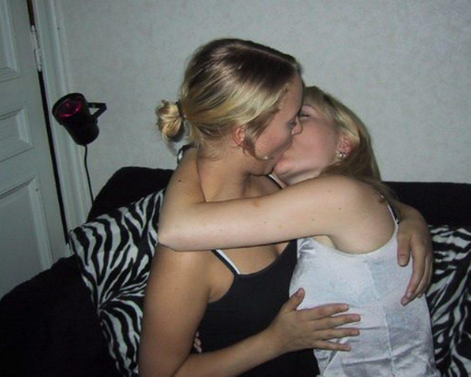 Amateur lesbian kisses 03