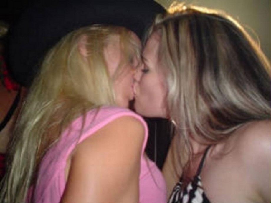 Amateur lesbian kisses 03