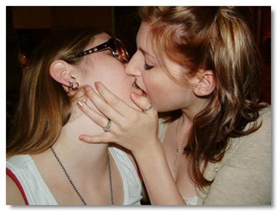 Amateur lesbian kisses 03