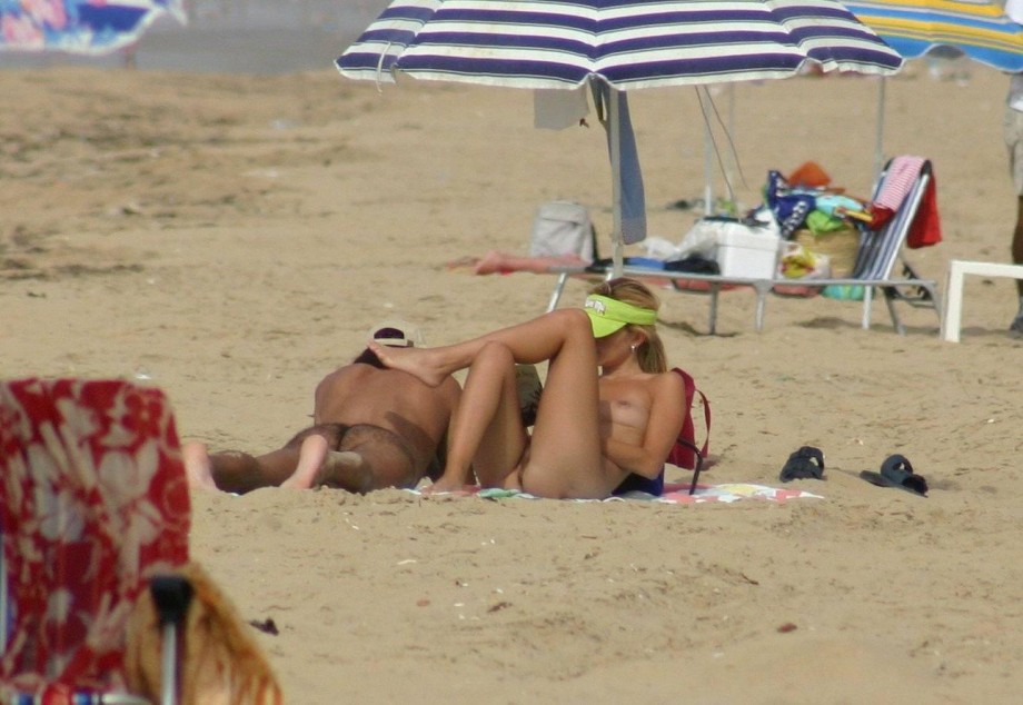 Sex and nudist at the beach