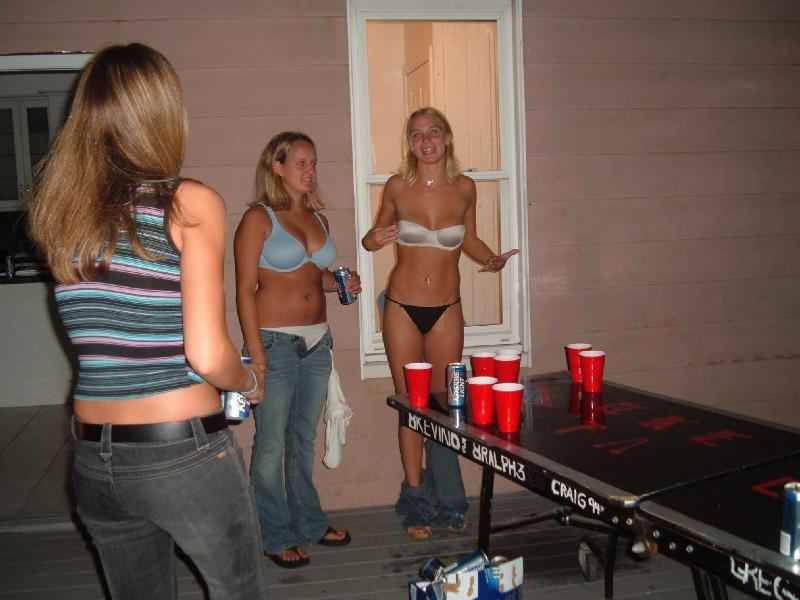 Beer pong,strip pong