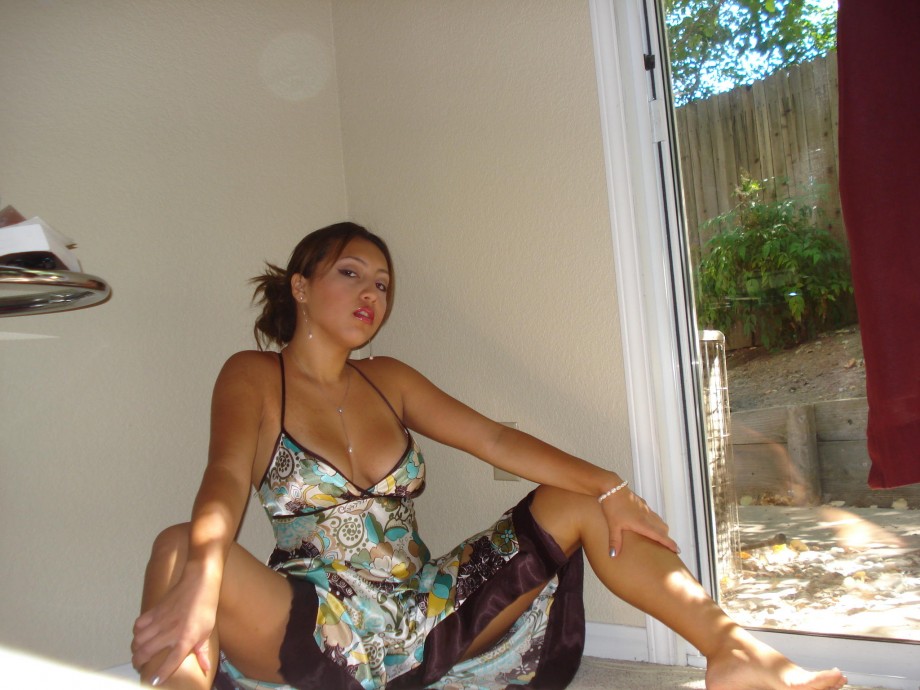 Amateur hot latina girl posing