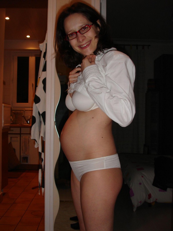 Pregnant milf with glassesposing 