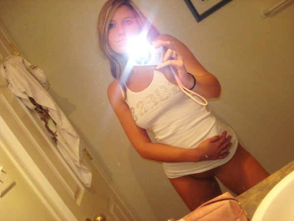 Sexy blonde teen selfshot 