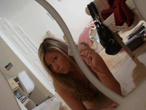 Sexy blonde teen selfshot 