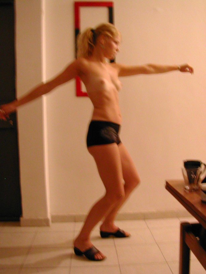 Blonde amateur posing 