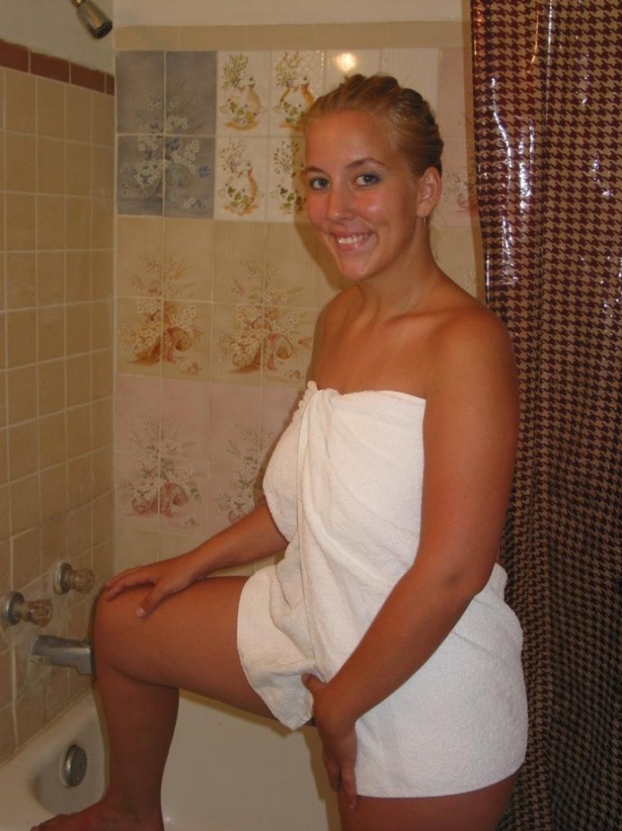 Chubby blonde teen showers for my pleasure 