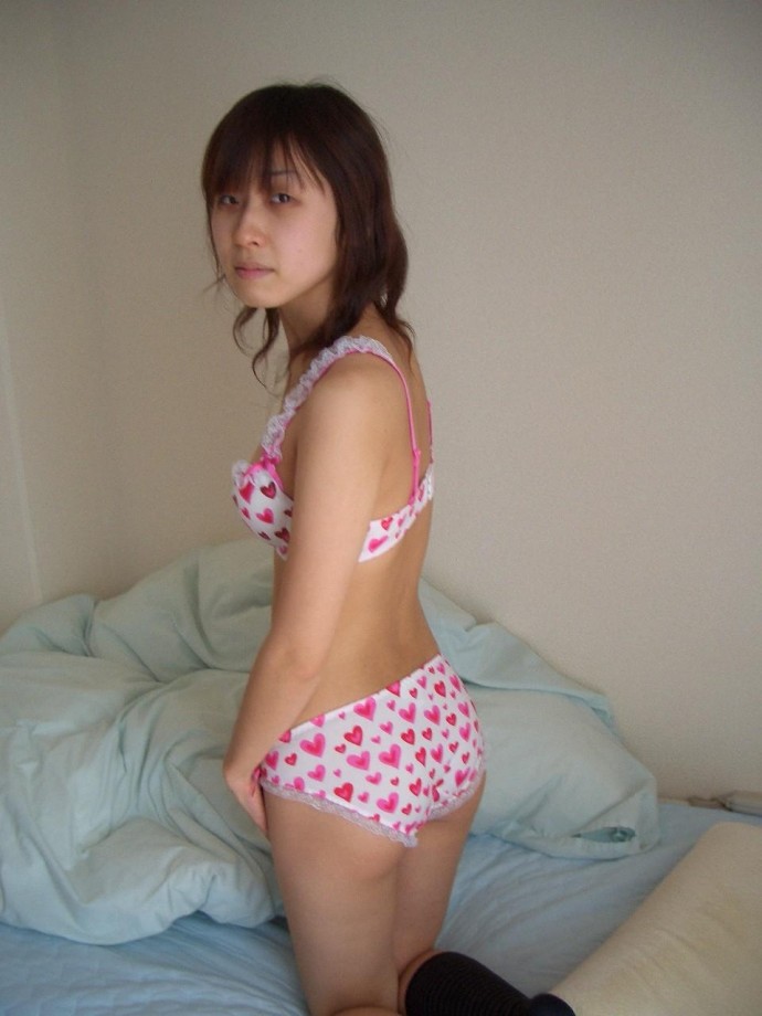 Shaved pussy of young asian girl