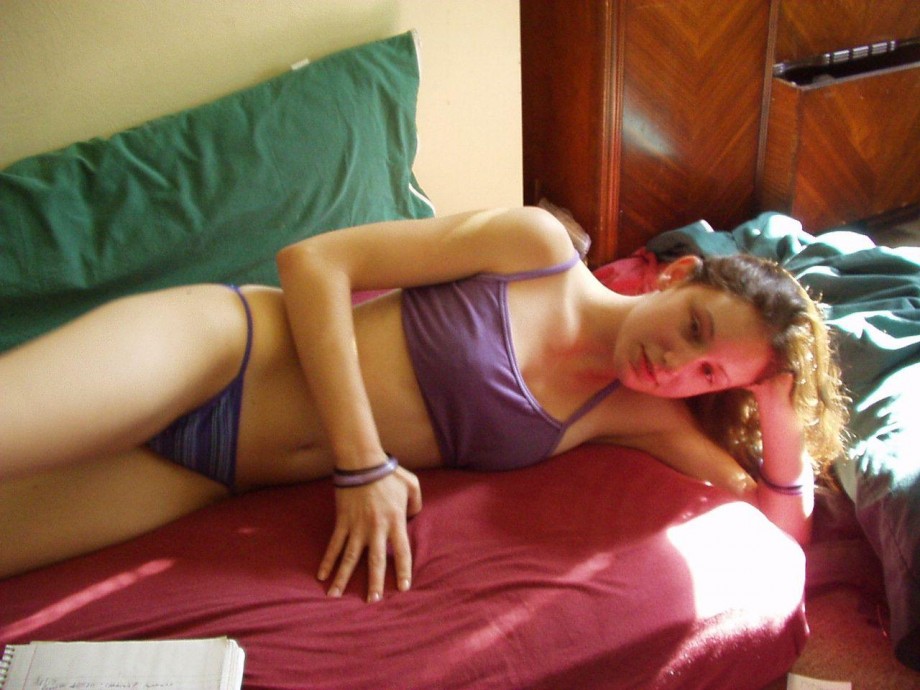 Laura - amateur teen in her undies