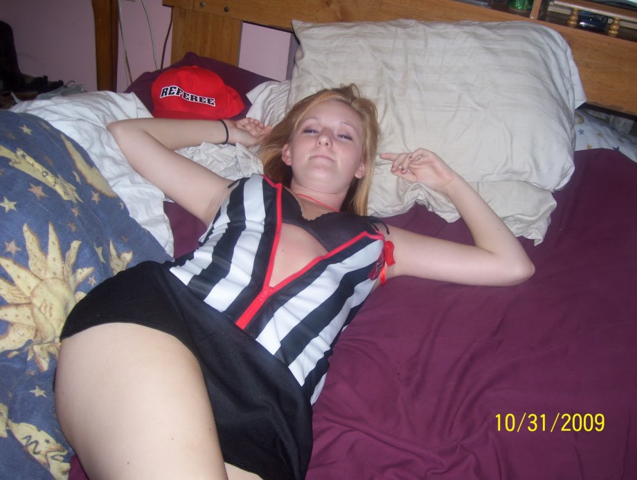 Girlfriend referee - selfshot