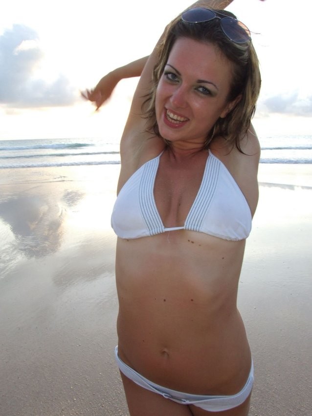 Beauty girl poses on beach