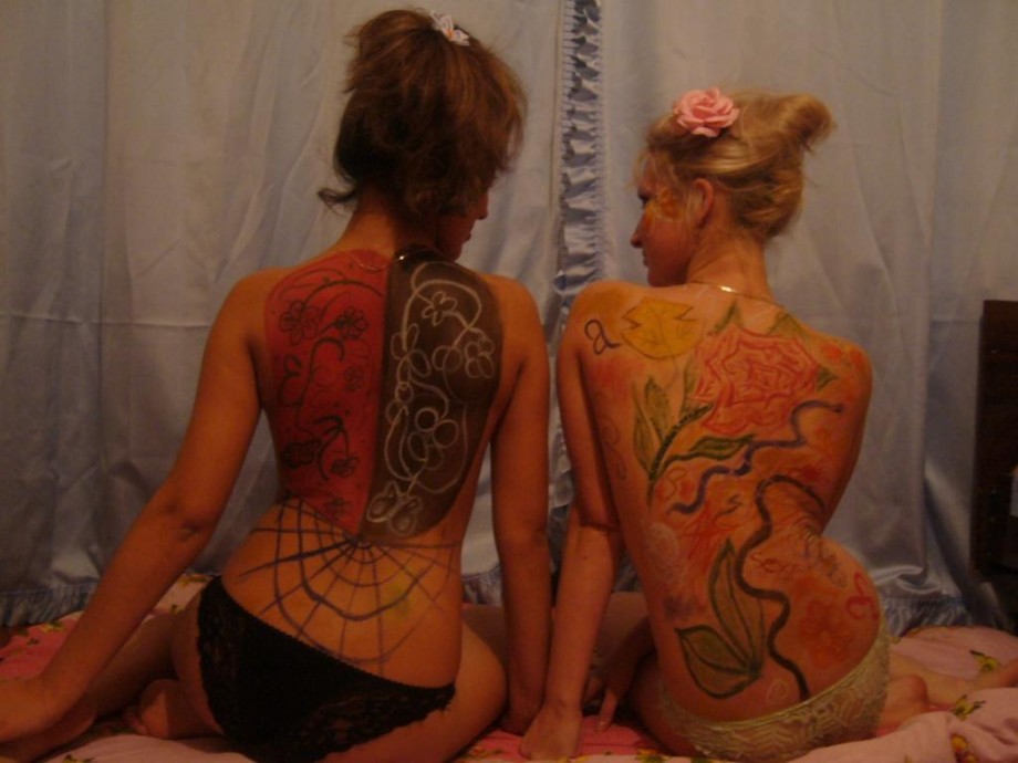 Russian girls home bodyart