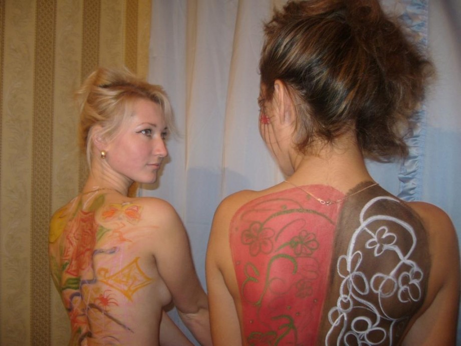 Russian girls home bodyart