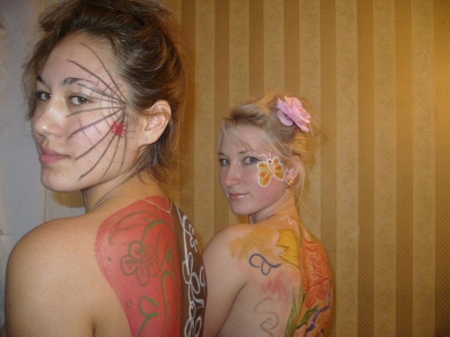 Russian girls home bodyart