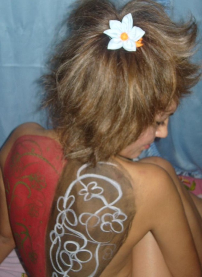 Russian girls home bodyart